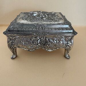 Vintage floral Silver Jewelry Box/trinket box